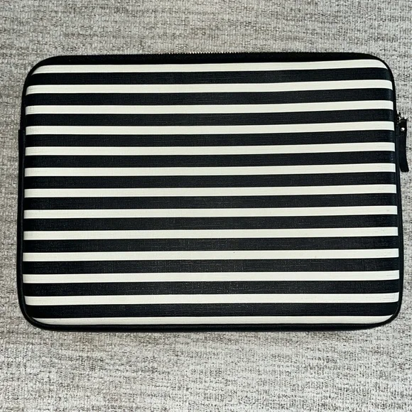 Kate Spade padded laptop sleeve - Picture 3 of 6